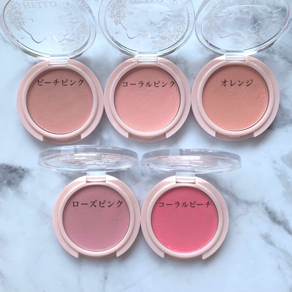 DAISO Blooming Kitty パウダーチークのクチコミ「こんにちは😊
今日はスキンケア商品の紹介ではなく
DAISOコスメを全色レビューします💕

本.....」（2枚目）