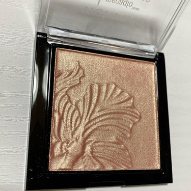 MegaGlo Highlighting Powder/wet 'n' wild/パウダーハイライトを使ったクチコミ（2枚目）