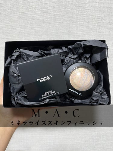 M・A・C
M·A·C ミネラライズ スキンフィニッシュ
ライトスカペード


家族が買ってくれたハイライトです💫✨
動画にも載せた通り、よく見るとゴールドやブルーなどのラメの煌めきがあって、透明感があ