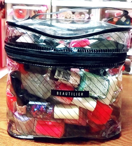 ザカロットあやめ on LIPS 「ダイソーの大きめなコスメポーチにマニキュア収納❤️❤️❤️..」(2枚目)