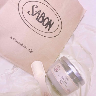 💗SABON💗

香りは muskです🌼

スクラブで 全身洗うと
柔らかい お肌に慣れます💗
オイル配合されてて
お風呂上がりもウルウルです💕
スクラブの中ではNo.1

※使うときの蓋が硬いのと
ベ