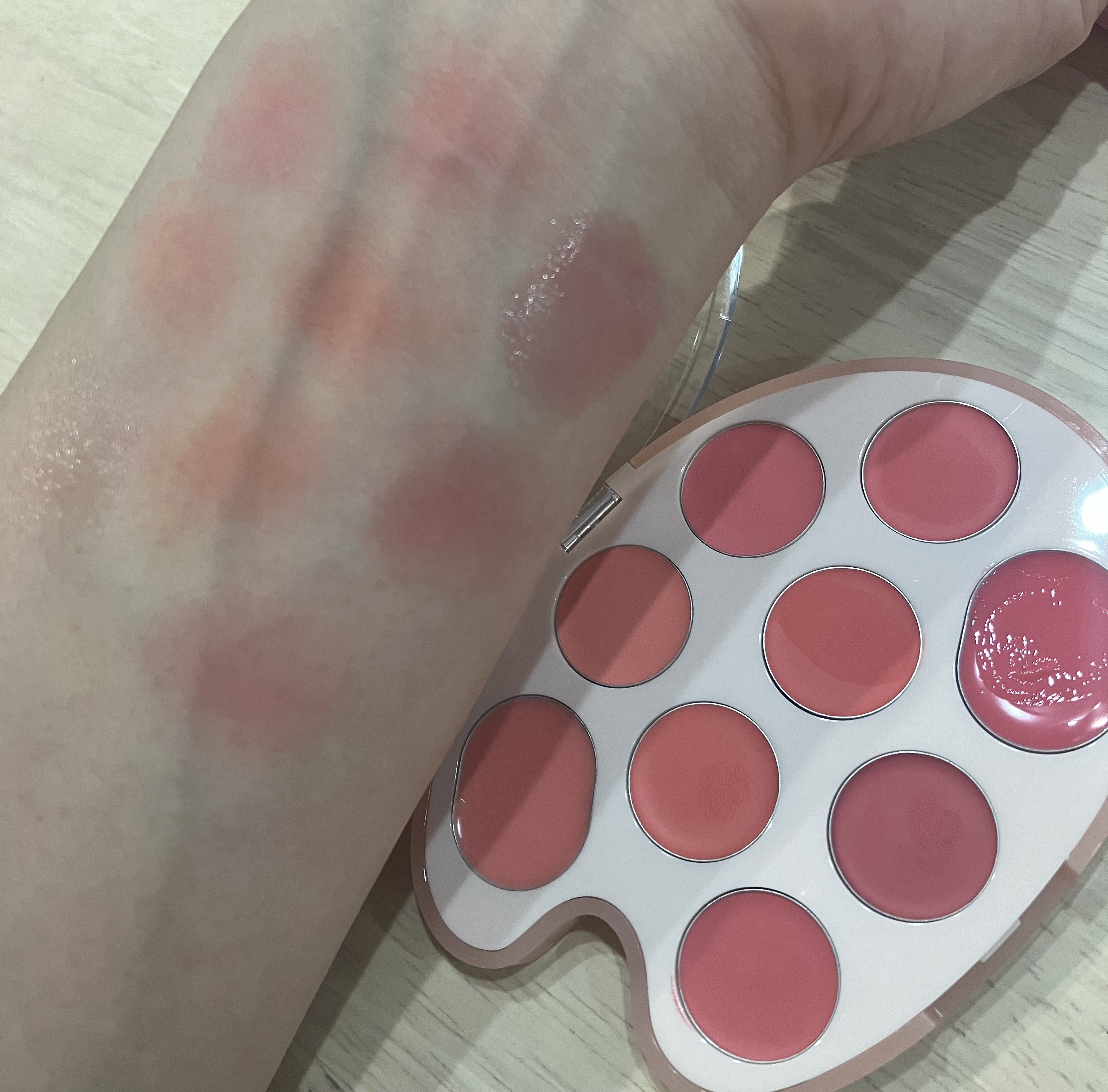 ムードペインティングリップアンドチークパレット/dasique/マルチパレットを使ったクチコミ（2枚目）