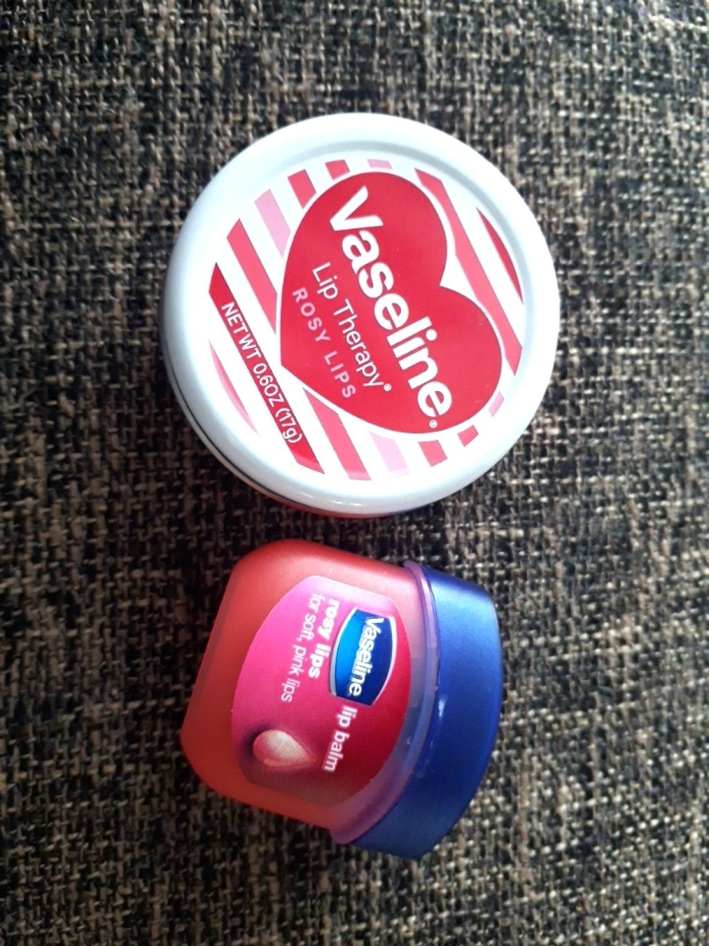 FLASH on LIPS 「どっちもvaseline!!缶のほうはお出かけのとき、プラスチ..」(1枚目)