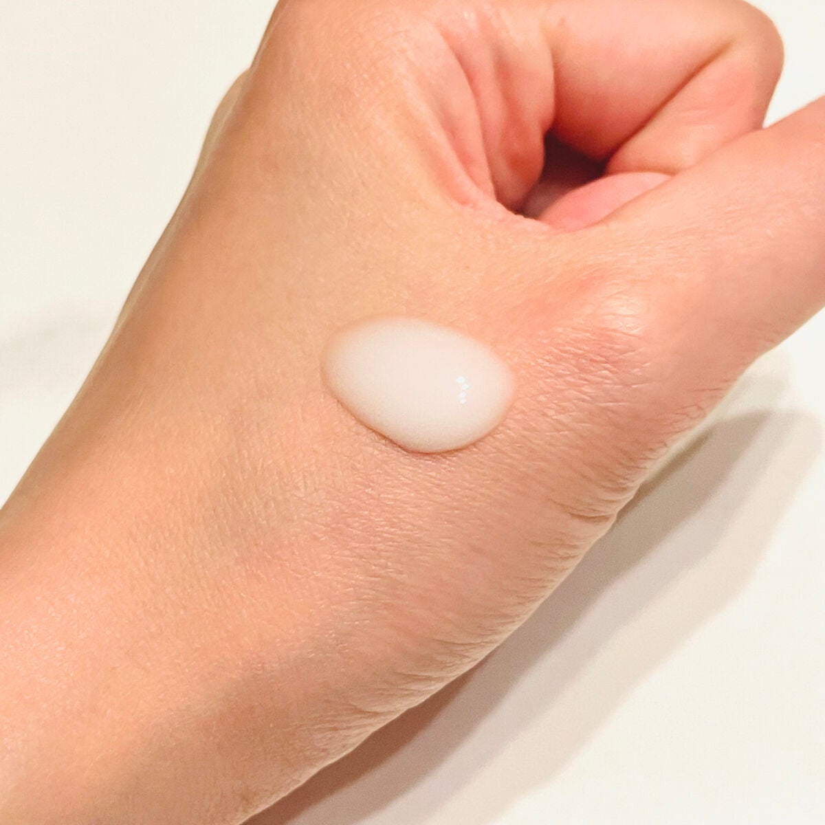 プレミアムボディミルク ホワイトニング【医薬部外品】 /ニベア/ボディミルクを使ったクチコミ(2枚目)