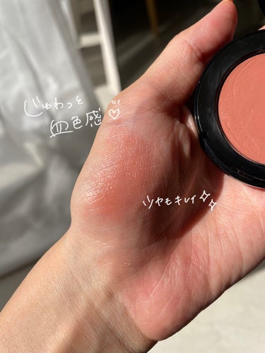 BOBBI BROWN ブライトニング ブラッシュのクチコミ「⁡【秋の大人っぽピンクベージュのチーク】
⁡
こんにちは！
大阪のパーソナルカラー診断士mom.....」（3枚目）