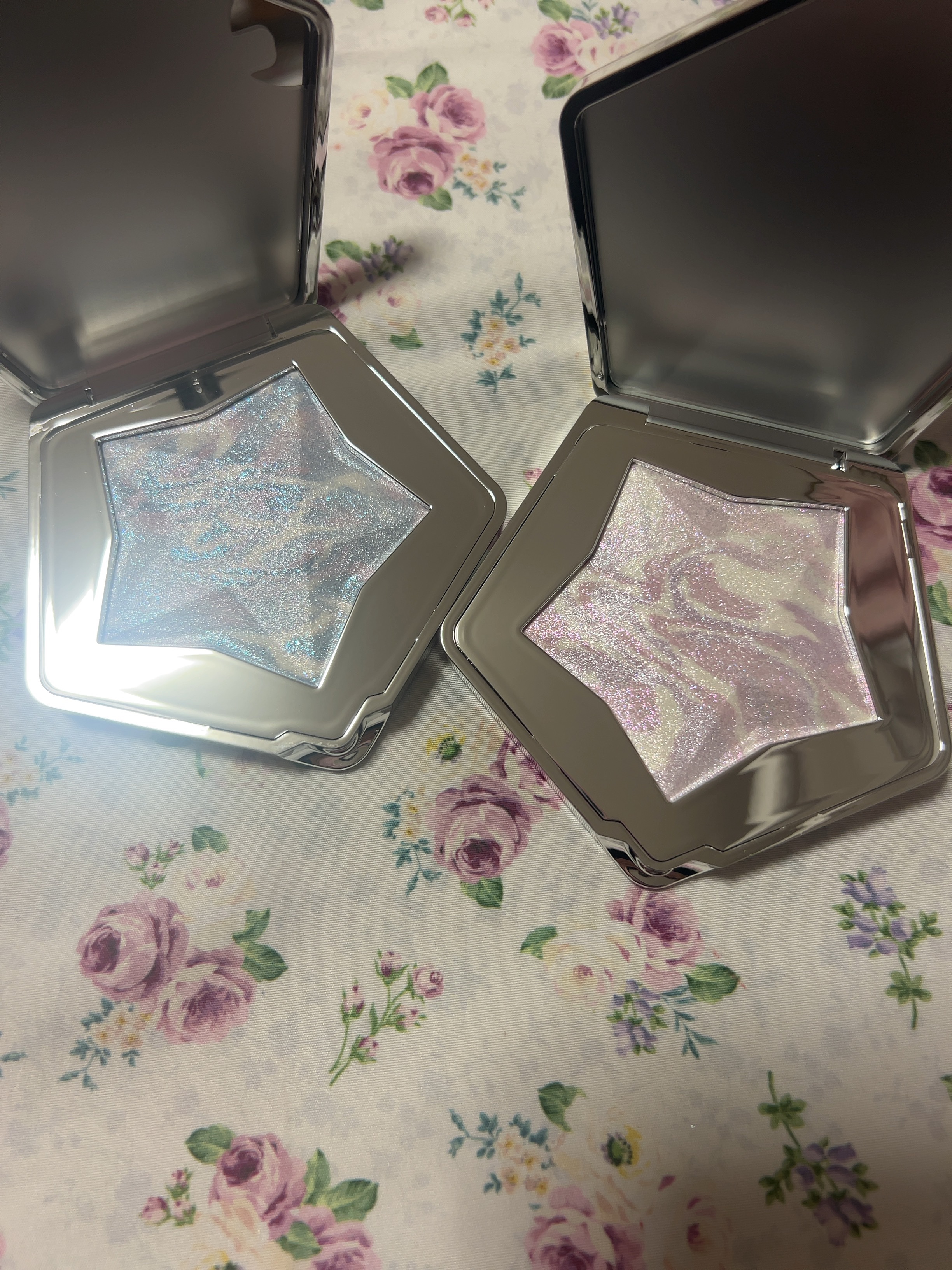 スターダストダイヤモンドハイライトパウダー N08 ネビュラパープル(日本限定色)/PERFECT DIARY/パウダーハイライトを使ったクチコミ（2枚目）