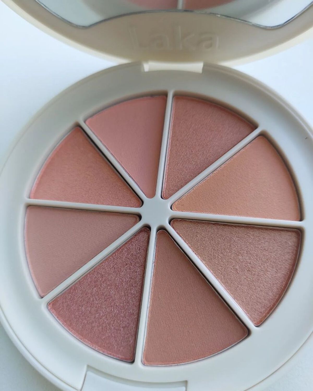 ミドルトーンアイシャドウコレクターパレット/Laka/アイシャドウパレットを使ったクチコミ（2枚目）