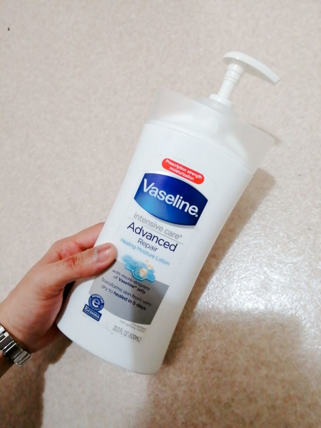 ヴァセリン アドバンスドリペア ボディローション 無香料/ヴァセリン/ボディローションを使ったクチコミ(2枚目)