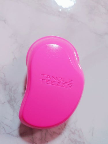 こんにちは！

今日紹介するのはTANGLE TEEZER ザ・オリジナル ノーマルでミニす！

一年くらい前に買って、学校用にしていましたが最近ヘアケア用にしました。

ミニだからすごく持ちやすいし、