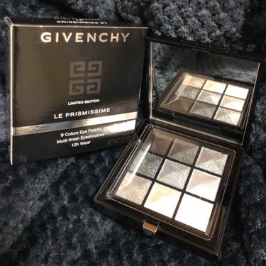 GIVENCHYのアイシャドウと下地
これも去年買ってやっと開けた…🤣
今のアイシャドウなくなったら使おうかな❣️
全色キラキラしてて可愛い💎💎💎
下地はピンクでマーブル柄ぽくて可愛い💕
下地は評判いい