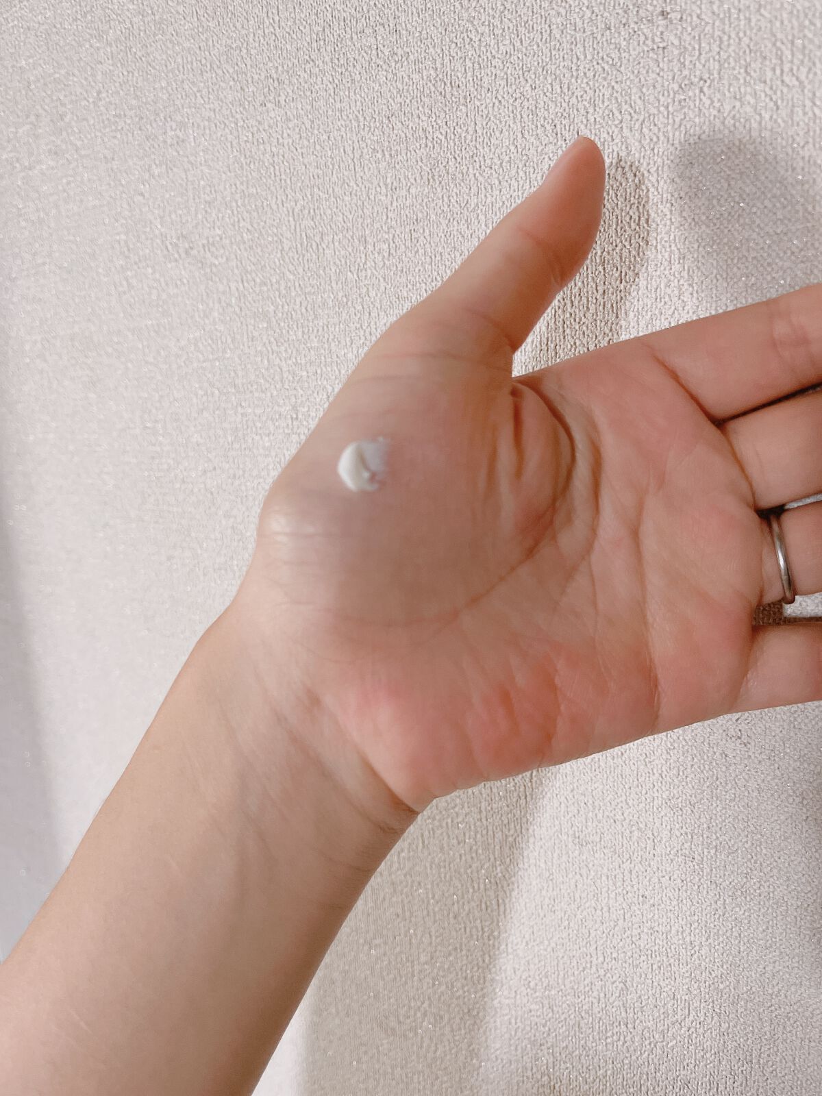 ジョイフルスター シア ハンドクリーム（ローズ）/L'OCCITANE/ハンドクリームを使ったクチコミ（3枚目）