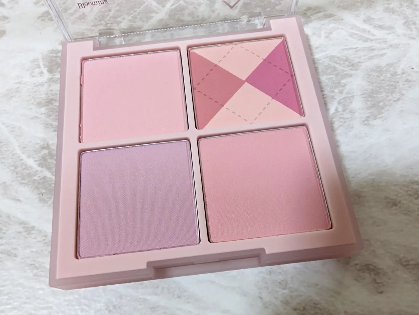 ジルスチュアート ブルームドロップ リップ＆チーク シフォン 103 sakura blush<サクラブーケ>（限定）/JILL STUART/リキッドチークを使ったクチコミ（2枚目）