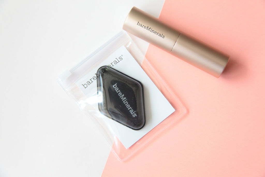 デュアルサイド シリコン ブレンダー/bareMinerals/パフ・スポンジを使ったクチコミ（2枚目）