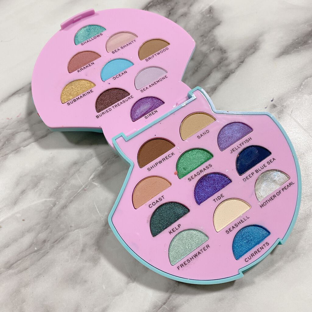Ocean's Treasure Pigment Eyeshadow palette MAKEUP REVOLUTION