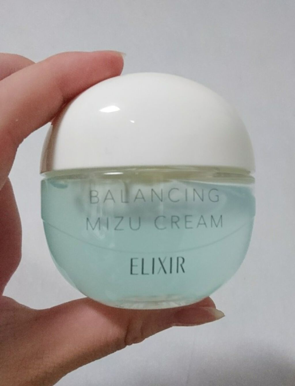 
エリクシール ルフレ バランシング みずクリーム



話題のみずクリーム使って見ました！！




まず初めに、私はニキビが出来にくい体質です 
生理前に小さいのが1つか2つほどできるくらいです

それを前提として見てください！ 


