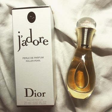 【使った商品】Dior J'adore
【商品の特徴】スプレータイプではなく、コロコロ転がすタイプです！私はミスディオールよりこっちの香りの方が好きです🥰
【使用感】きつ過ぎず弱すぎず、時間が経っても少