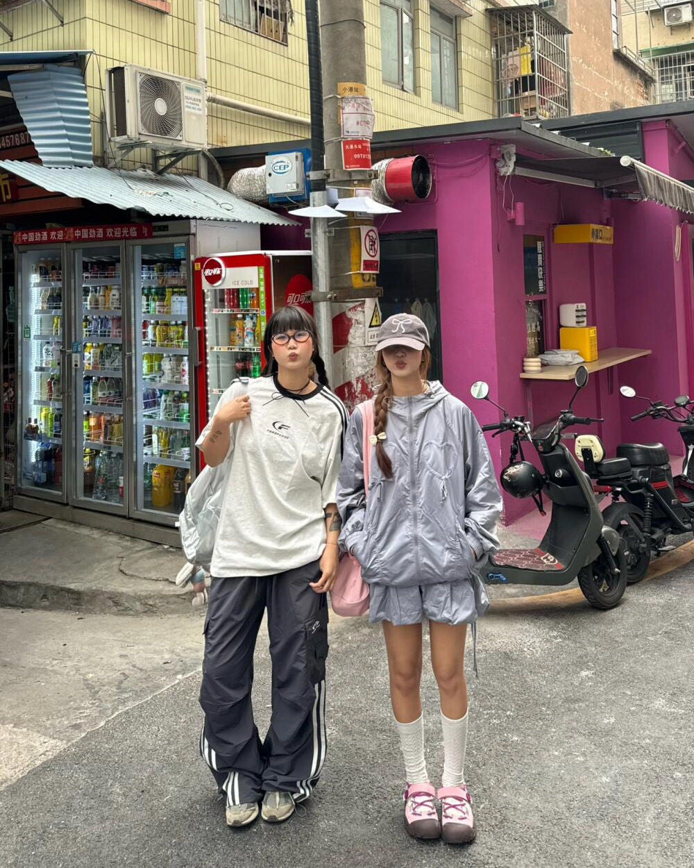 ひとみ on LIPS 「即時に呼ばれたら来てくれる友情は本当に楽しいです。#コーデ#韓..」(3枚目)