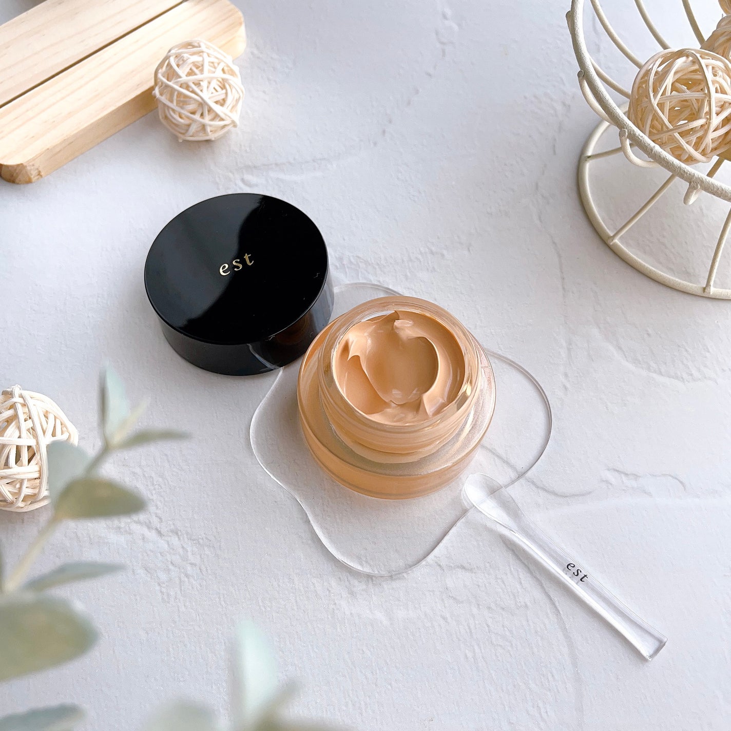 エスト フローレス コンシーリング クリームファンデーション/est/クリーム・エマルジョンファンデーションを使ったクチコミ(1枚目)