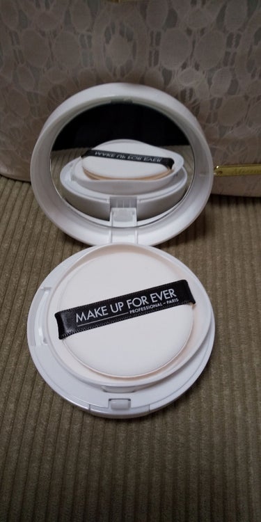 MAKE UP FOR EVER UVブライトクッション SPF35+/PA+++のクチコミ「R230

..」（2枚目）