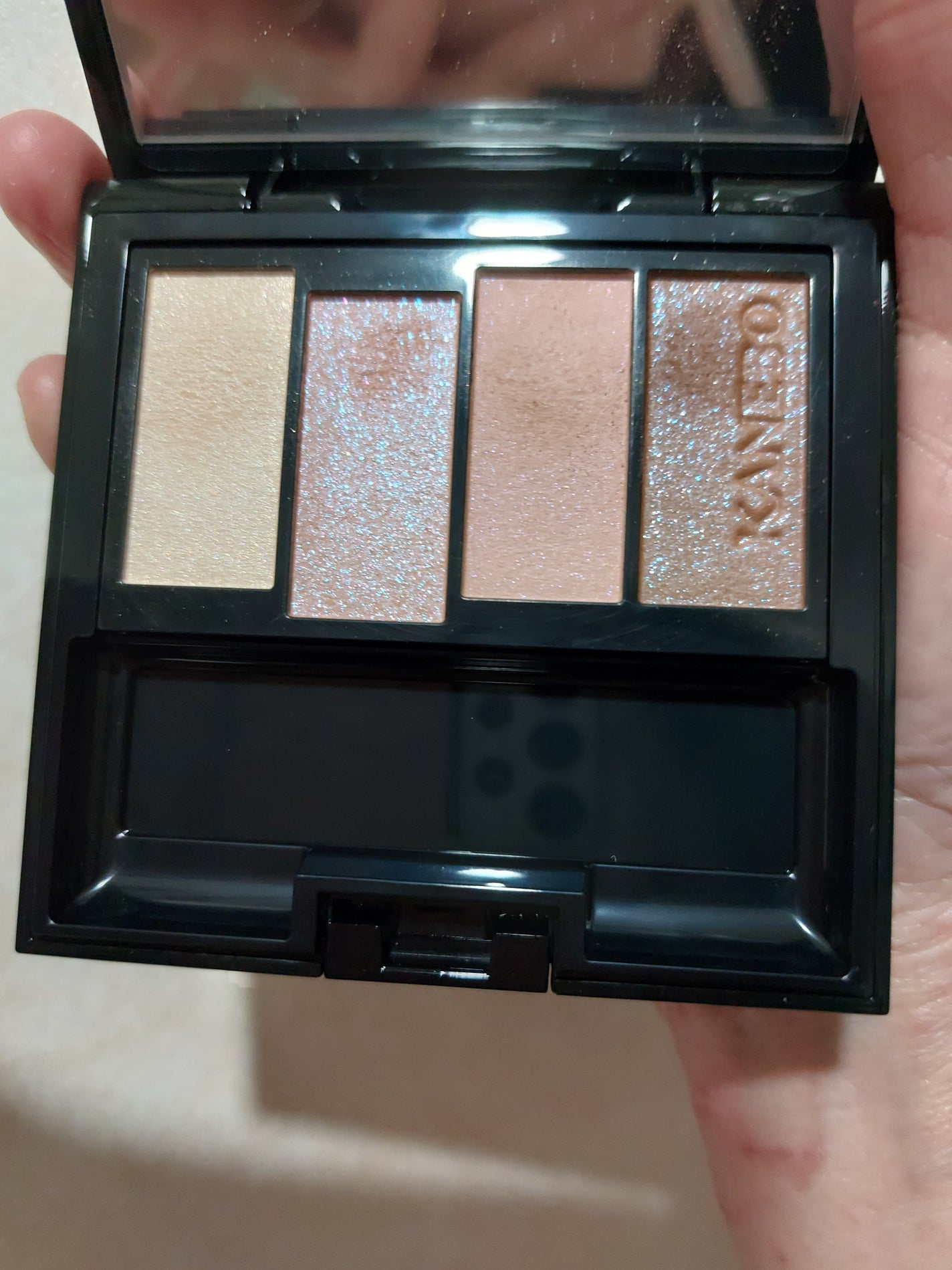 カラードシャドウ/KANEBO/アイシャドウパレットを使ったクチコミ(1枚目)