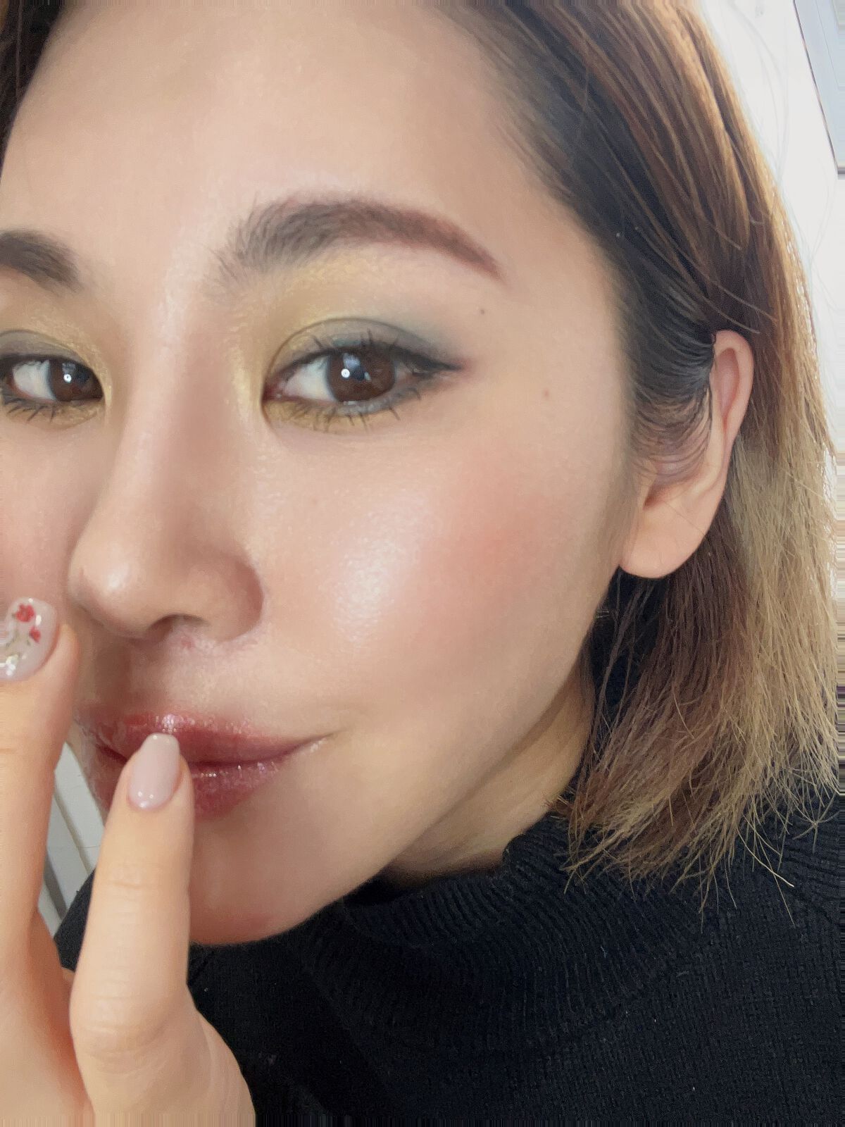 七瀬 智美 on LIPS 「ゴールド✖️ブルーの組み合わせサマーカラーメイクだよ真似してみ..」(1枚目)