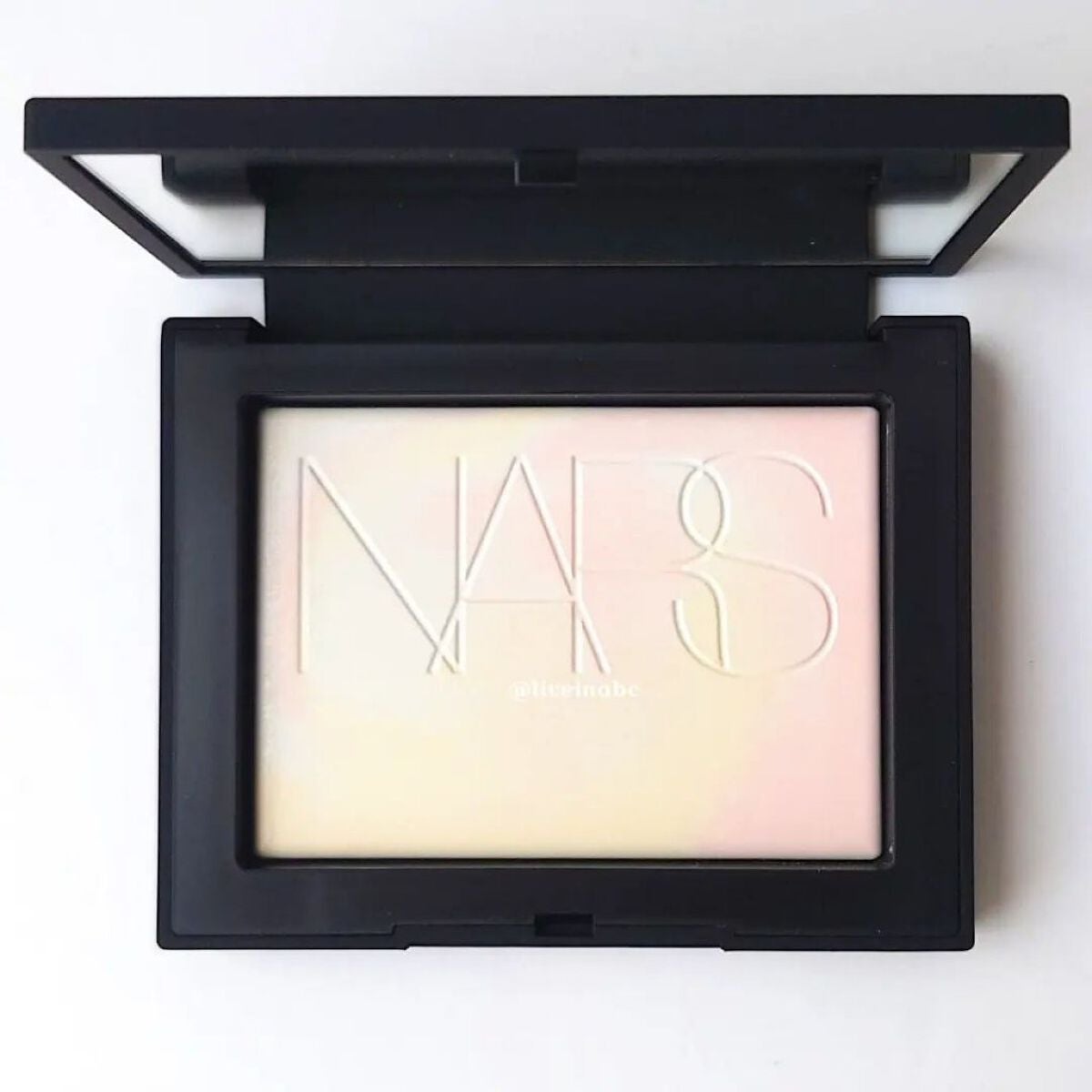 ライトリフレクティング プリズマティックパウダー/NARS/プレストパウダーを使ったクチコミ(2枚目)