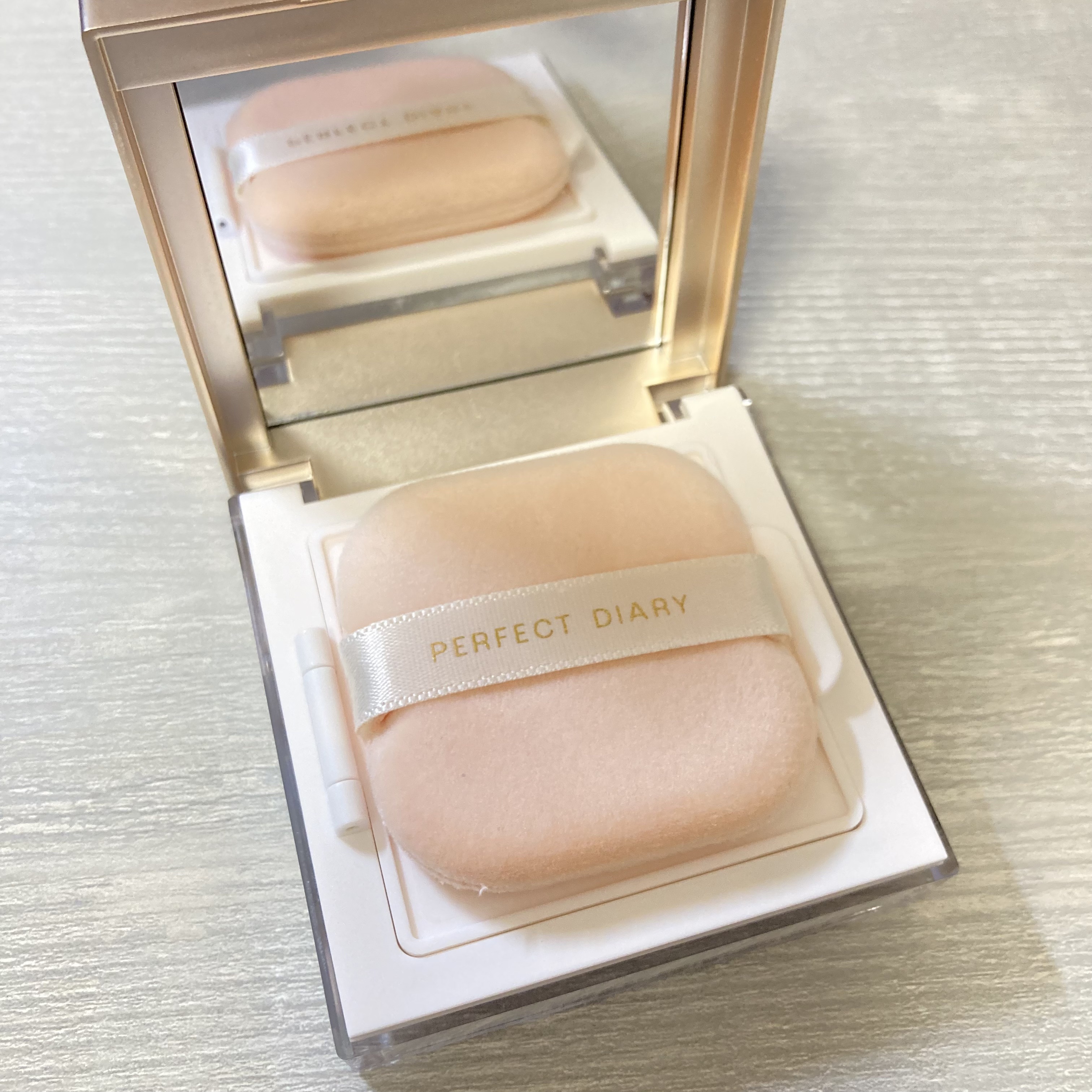 トランスルーシェントブルーリング ルースパウダー/PERFECT DIARY/ルースパウダーを使ったクチコミ（2枚目）