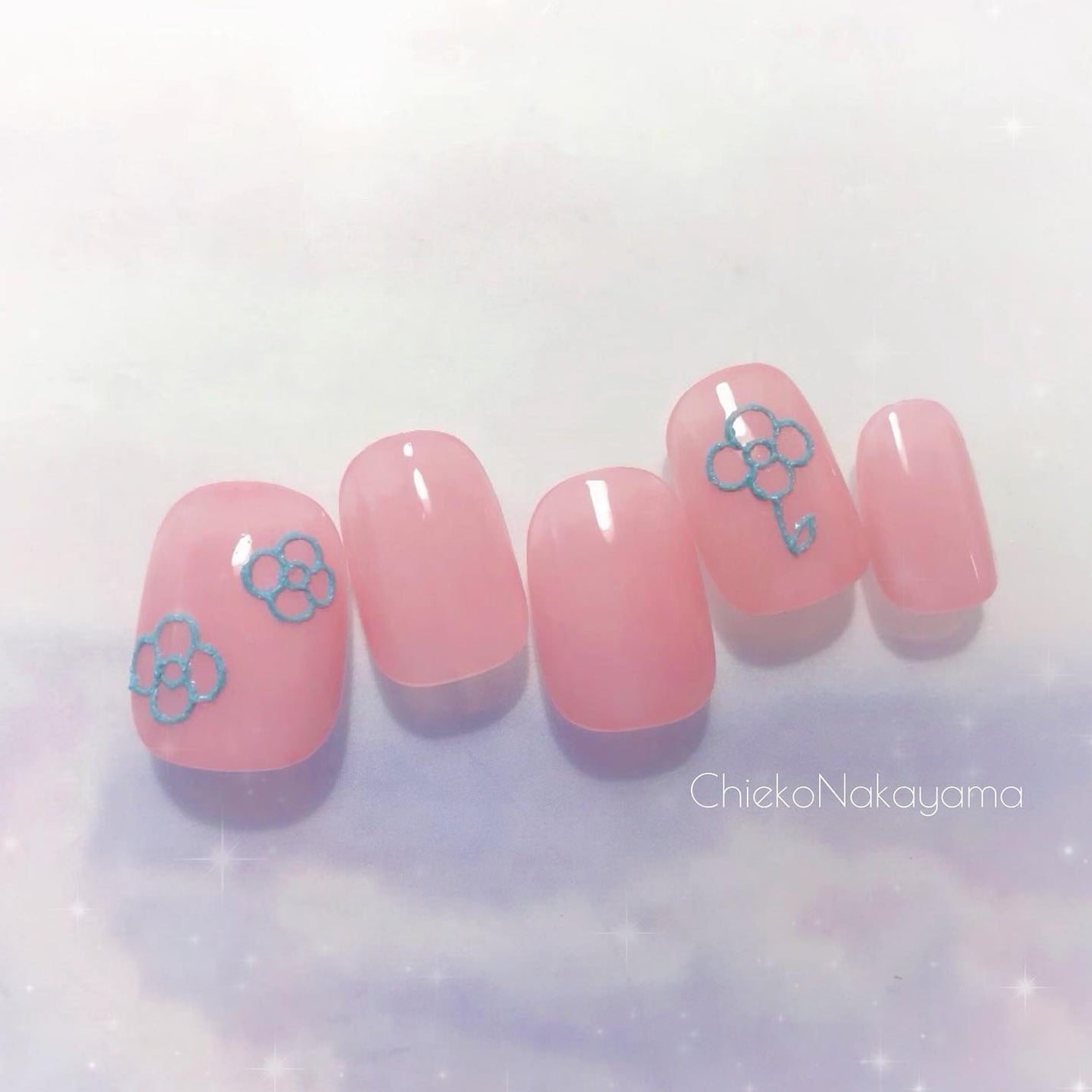 なかやまちえこ on LIPS 「刺繍みたいなお花。1日1ネイル製作365日チャレンジしてます😌..」(1枚目)