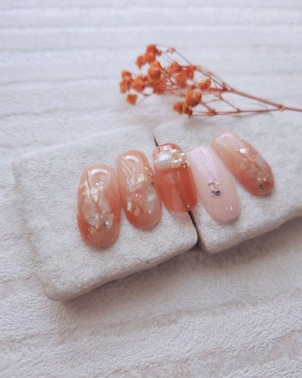 e_nails//フォロバ◎//ネイルとコスメ好きママ on LIPS 「天然石〜😁◇使用品は4枚目からいきなり寒くなって冬眠したい気分..」(1枚目)