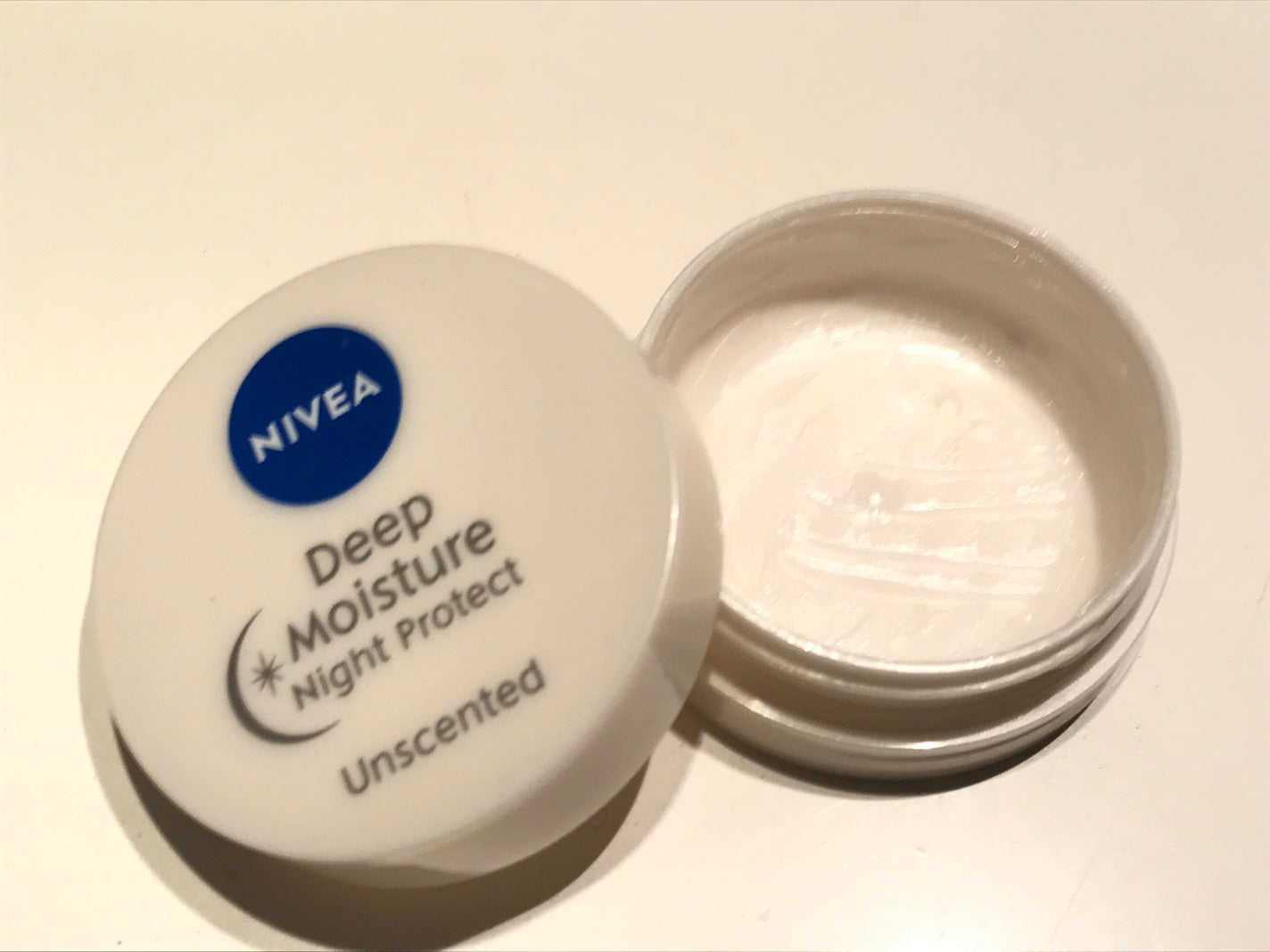 ディープモイスチャーナイトプロテクト 無香料/ニベア/リップマスクを使ったクチコミ(2枚目)