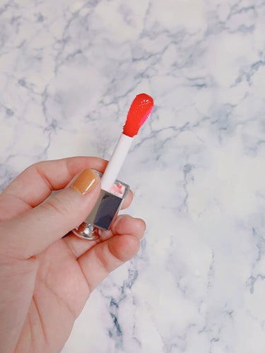 Dior ディオール アディクト リップ グロウ オイルのクチコミ「使い切りコスメ💄

アプリケーターが太めで唇には塗りやすいです。

保湿力はすっごいあるんだけ.....」（2枚目）