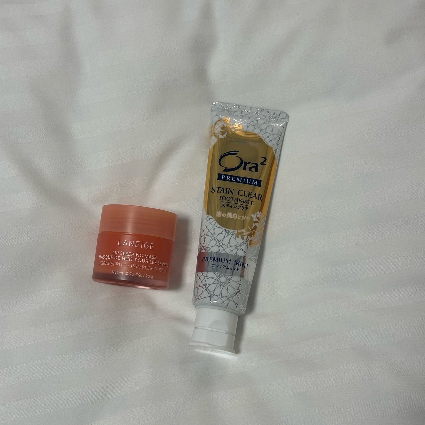 あや@フォロバ100 on LIPS 「出張中の歯磨き粉とリップマスク🤍#オーラツーのこの歯磨き粉はマ..」(1枚目)