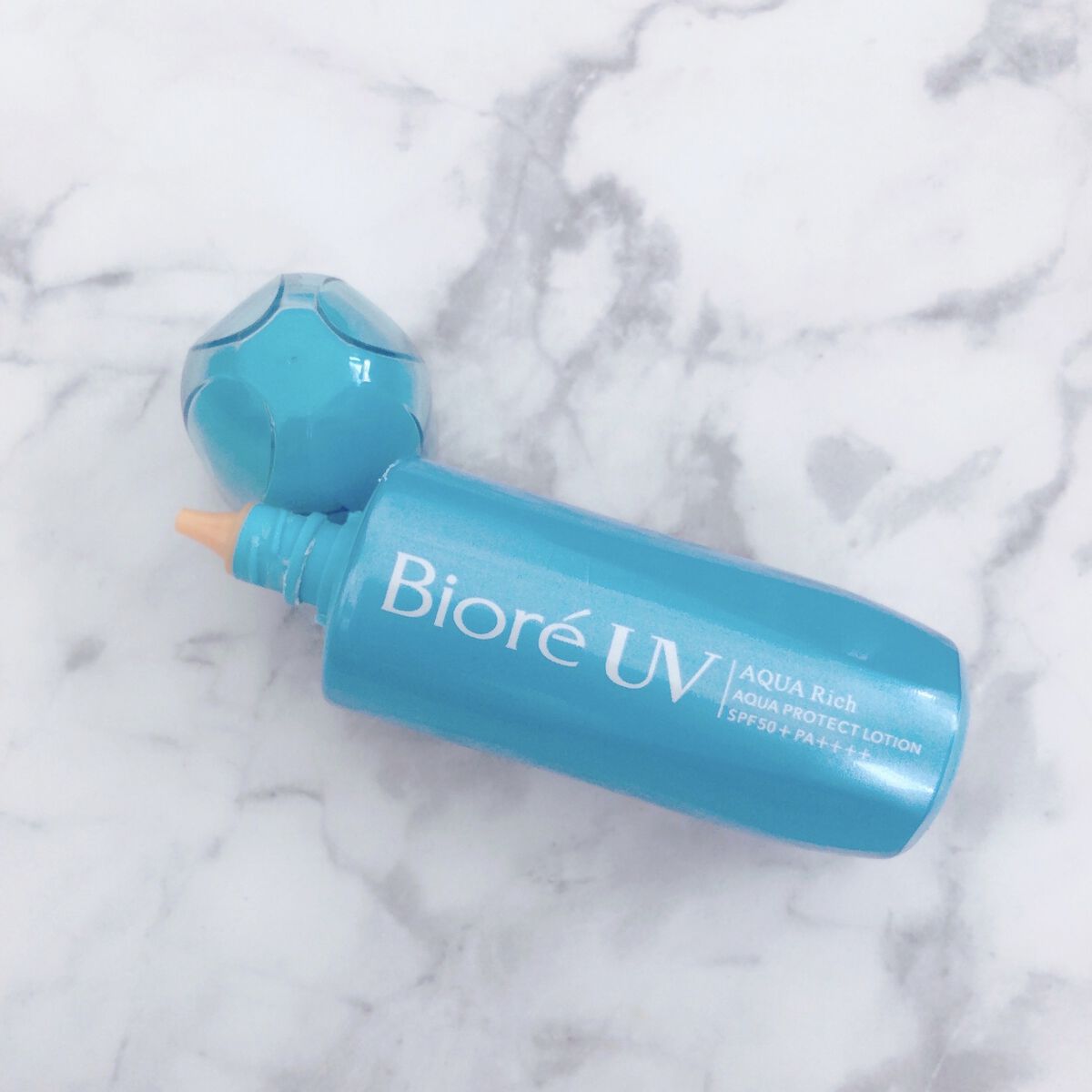 
【 Biore UV 】
… アクアリッチ 水槽パックUV…



…［ ざっくりとした特徴 ］…


・UVカット成分を含んだカプセルが肌にぴたっと密着

・SPF50+ PA ++++

・グリーンフルーティーの香り


………………