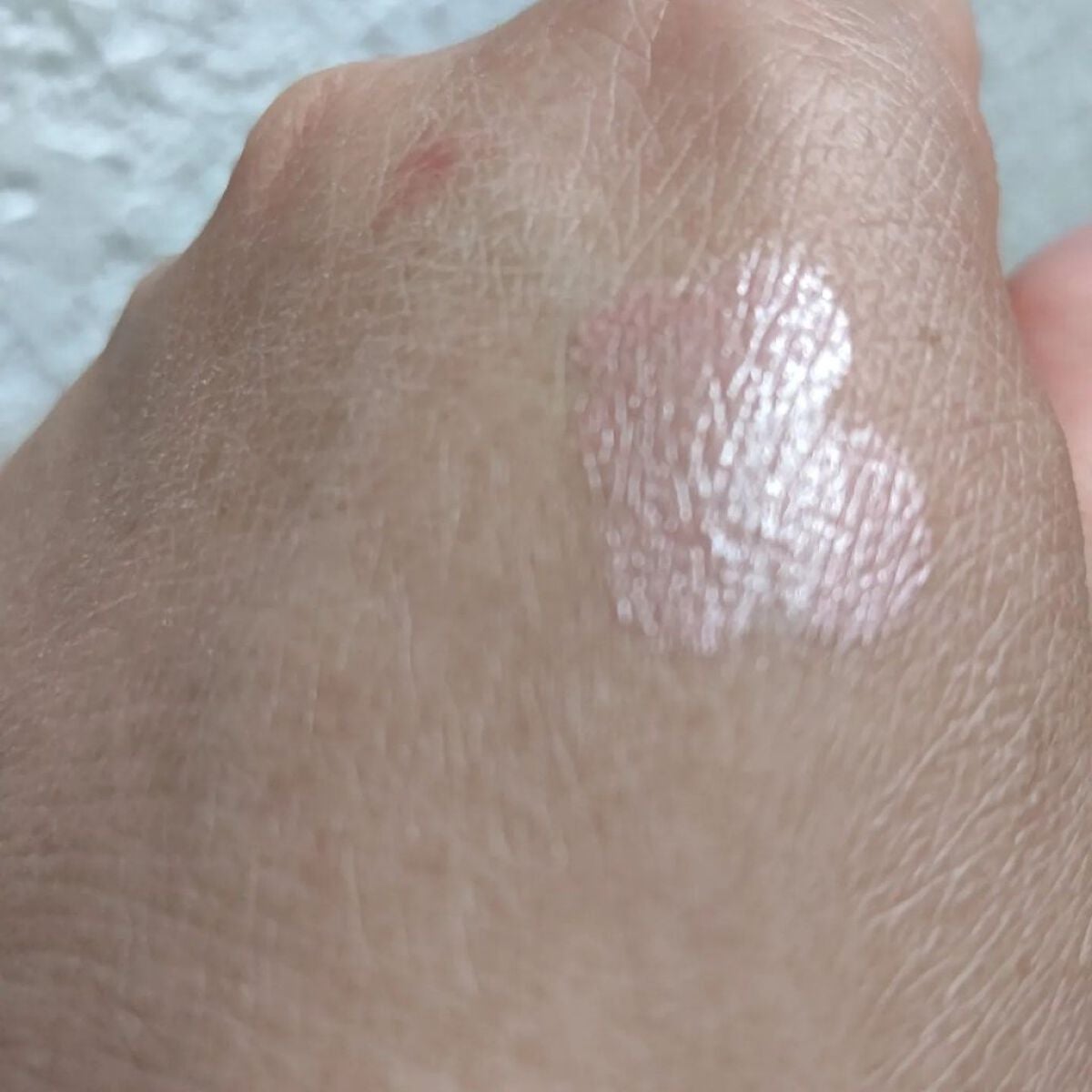 miki-nu on LIPS 「毛穴レス、潤った仕上がりに大満足。これいいよ!とすすめられたの..」(5枚目)