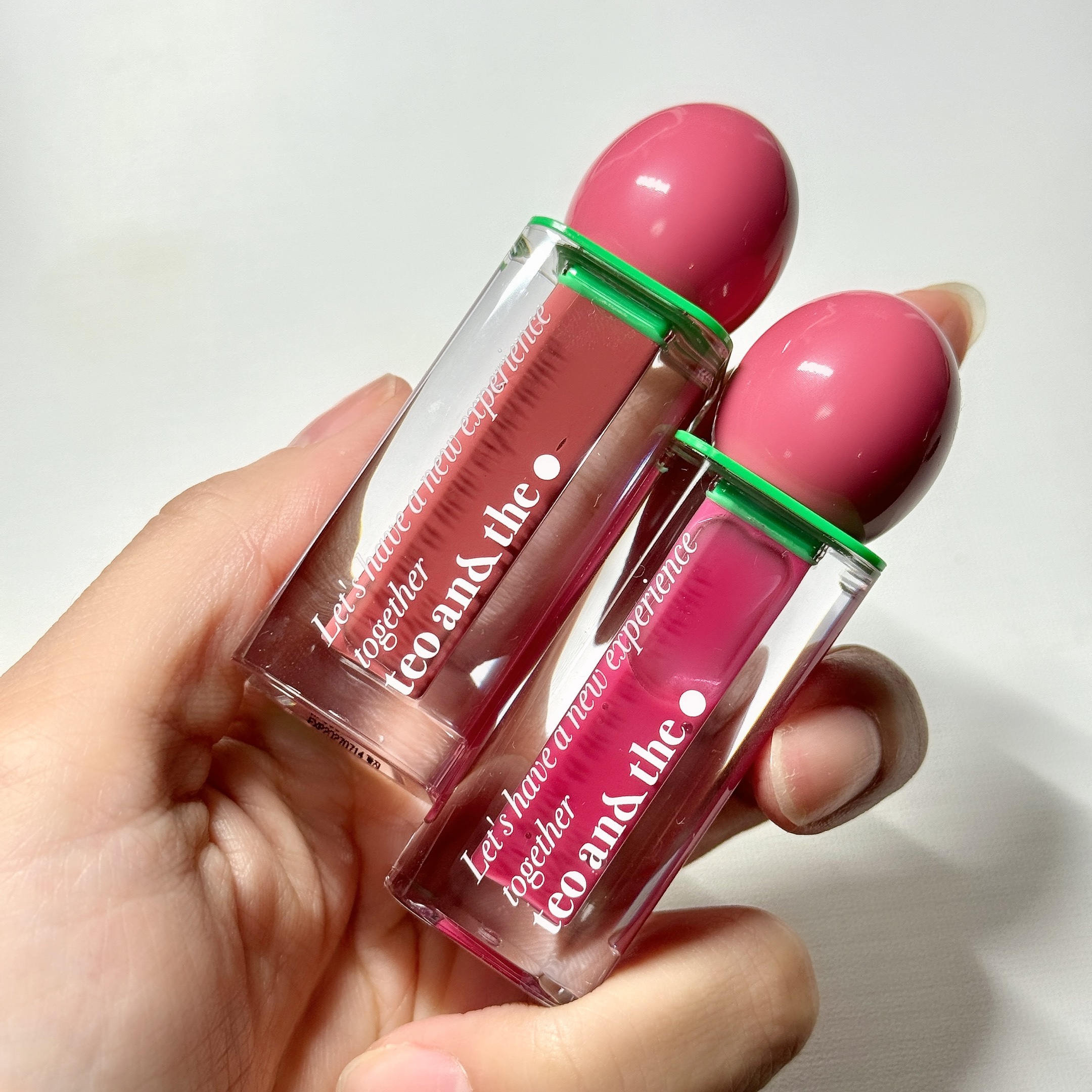 #PR 
タオアンダーのベリーゼロウが12月の第1週から30店舗のドンキホーテで発売❣️
(新宿、渋谷、池袋店など)
ちゅるんとしたゼリーのようなテクスチャーでむちぷるな唇に😘
ほんの少しスースーする清涼感と透明感のあるリップグロス💄
