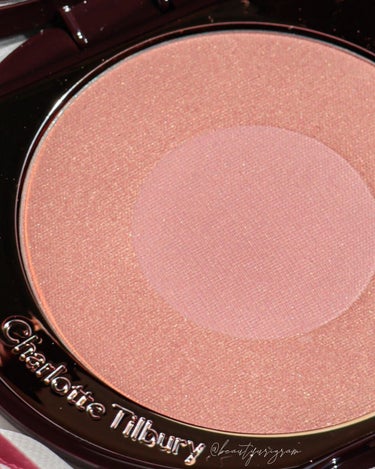 Charlotte Tilbury チーク トゥー シックのクチコミ「《海外コスメ》
肌までつるんと綺麗に見える！
パール感の美しいピンクチーク
⁡
【Charlo.....」（2枚目）