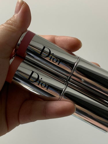 Dior スティックグロウ

春限定のスラックスタイプのチークをゲットしました！

チークを買うのが久しぶりすぎて夜の癖してテンション上がってます笑

写真が逆光で申し訳ありません。。（今頃）

たぶん