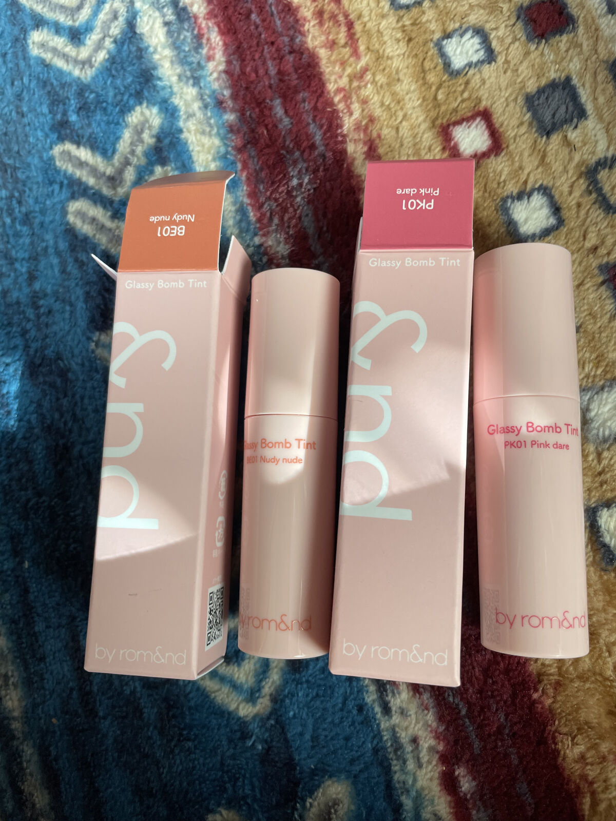 LAWSONでゲットしました、リップもクッションファンデも小振りでバッグに👜忍ばせやすいです
化粧直しや、忙しい朝に出先でちゃちゃっとメイクできちゃう優れもの✨
売り切れ続出、入荷未定ばかりですね