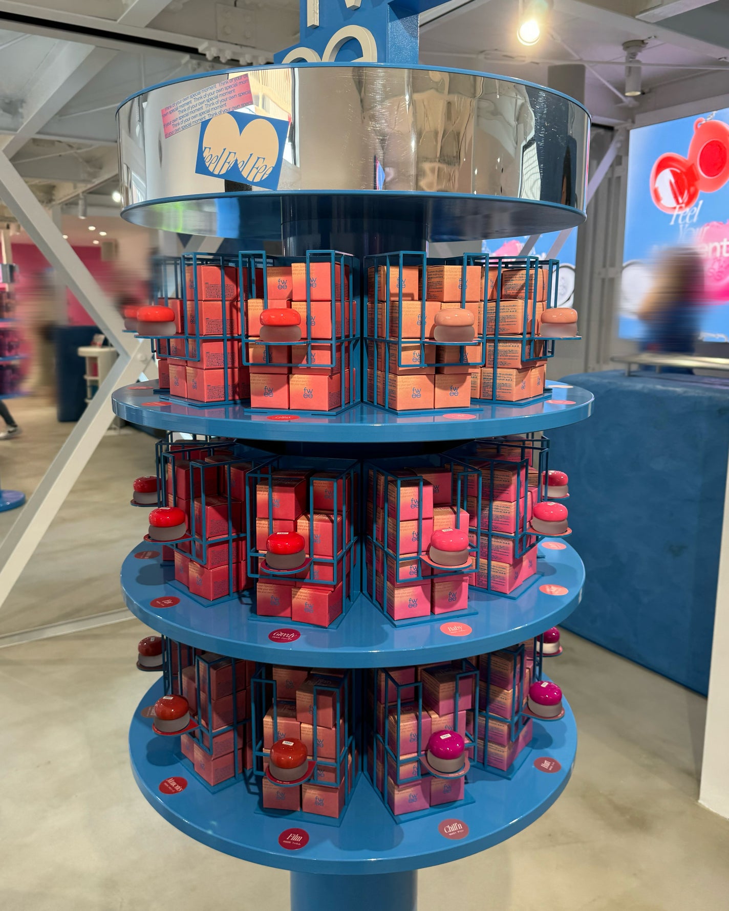 本田ユニ on LIPS 「新大久保にできたfweeの店舗へ行ってきた!フィーのコスメが全..」(3枚目)