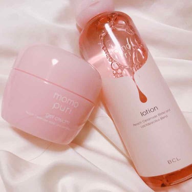 ももぷり🍑化粧水と美容液入りのジェルクリームです♡
ずっと気になっててドラッグストアで売ってるの見つけて即買いました₍ᐢ｡•༝•｡ᐢ₎

ほんのり香るももの香りがめちゃくちゃいいのです！そんなにきつくな