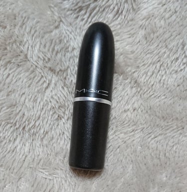 MAC リップスティック マックレッド

マットな赤リップ💋
かなーり真っ赤なので少量口にのせて上唇と下唇を馴染ませると綺麗に広がります

匂いもチョコレートみたいな甘い香りなので赤リップ好きとしては身