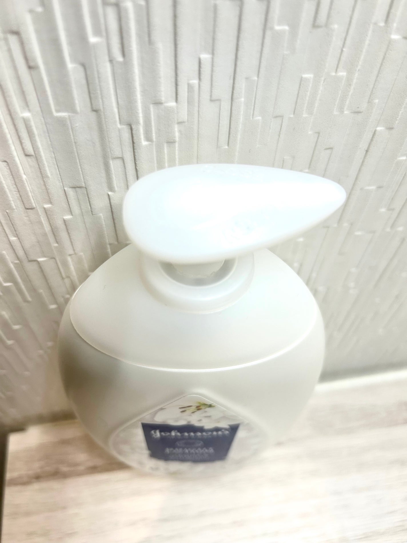 バイブラント ラディアンス アロマミルク/ジョンソンボディケア/ボディミルクを使ったクチコミ(3枚目)