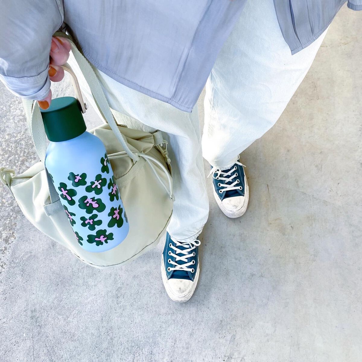 IKEA×marimekko の水筒
デザイン可愛いし便利な取手付き🦚
．
狙ってた他のアイテムもぎりぎり買えた！
家の模様替えをコツコツすすめてる🌸

．
#ikea#ikeamarimekko#ikeahome#ikeakitche