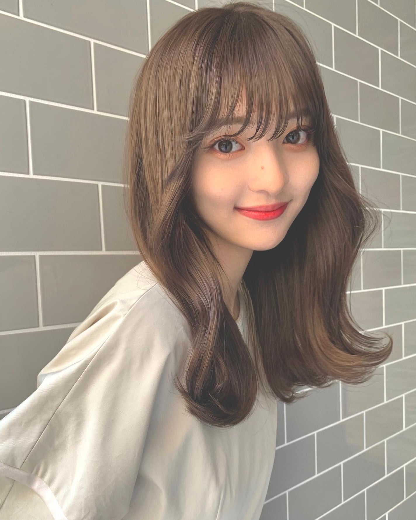 HARUNA on LIPS 「顔まわりのカットで雰囲気を変えましょう⭐️.ゆるっと巻くのがポ..」(2枚目)