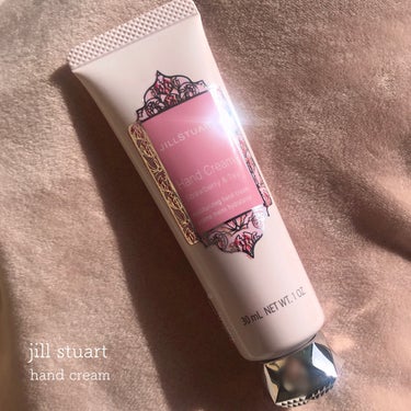 ☕️


jill stuart
ハンドクリーム ストロベリー＆ティー


ジルのハンドクリームは、
べたつかず、程よく保湿してくれます
仕事中でも使用しやすく、香りにも癒される♡♡

香りは主張し過ぎ