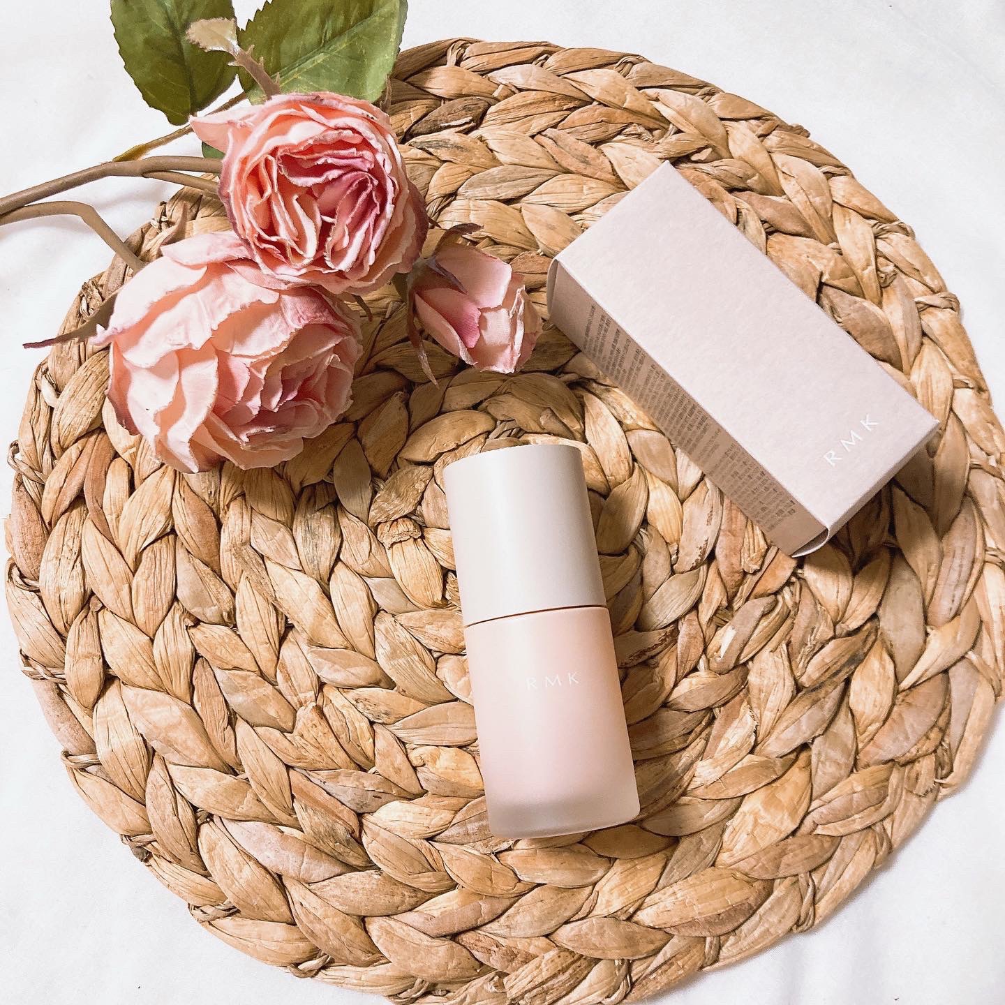 RMKルミナスメイクアップベースを使ってみたよ♪

同シリーズのファンデーションと相性がとてもよくて
普段から気に入って使ってる。

最近暖かくなってきて子供と公園に行く日が増えてきたから
ベースメイクはUV効果の高いものが心強い。
UV効