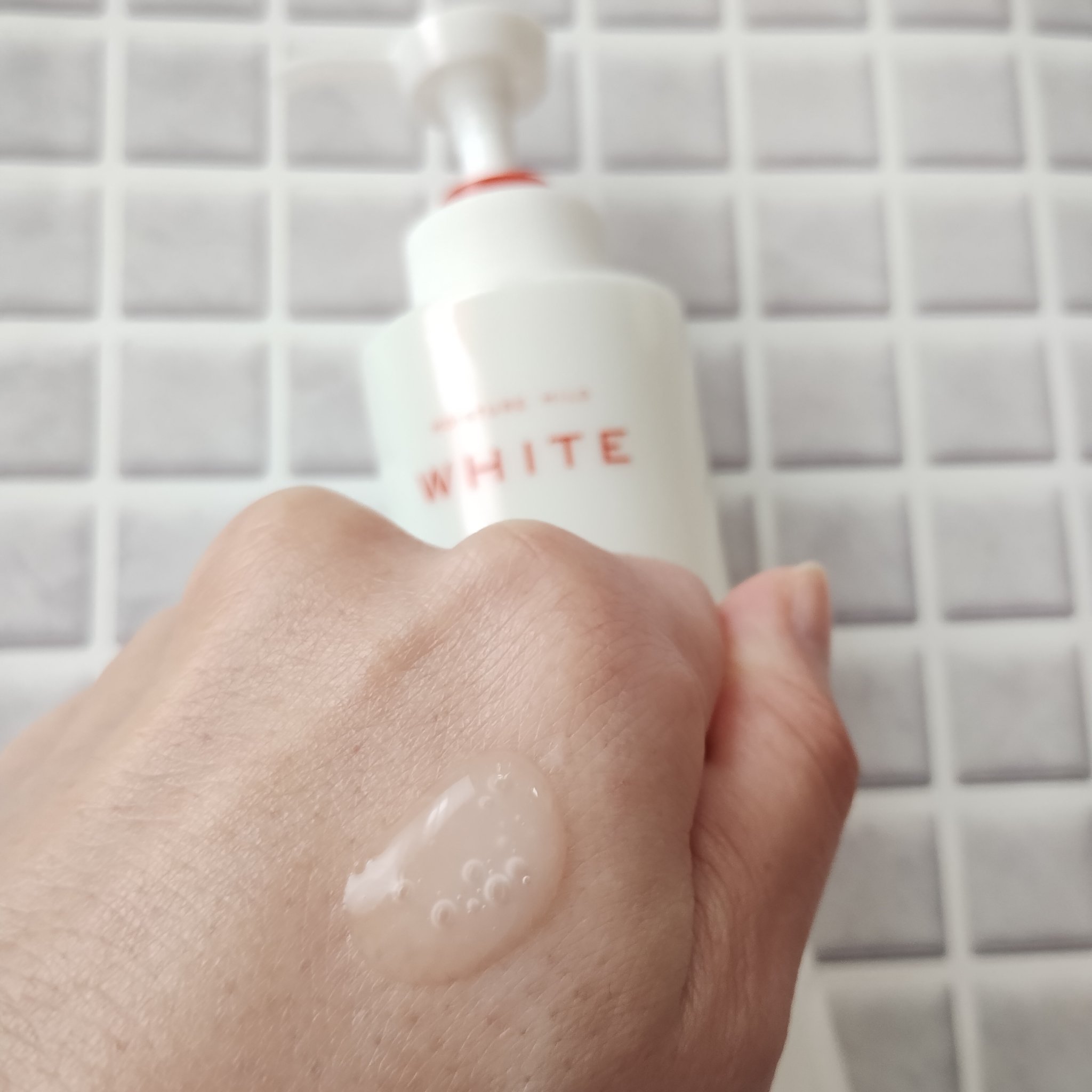 モイスチュアマイルドホワイトリンクルケア パーフェクトエッセンス/モイスチュアマイルド ホワイト/オールインワン化粧品を使ったクチコミ（2枚目）