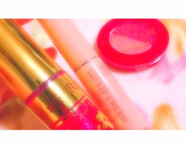 ❁*.唇皮が剥けません❁*.
シャインリッチ03は唇ぷるぷる、きらきら可愛いRED💋
結構、こういうグロスタイプの塗ると唇荒れやすいのだけど…これは剥けなかった！
でもティント効果はあまり強くないです💦