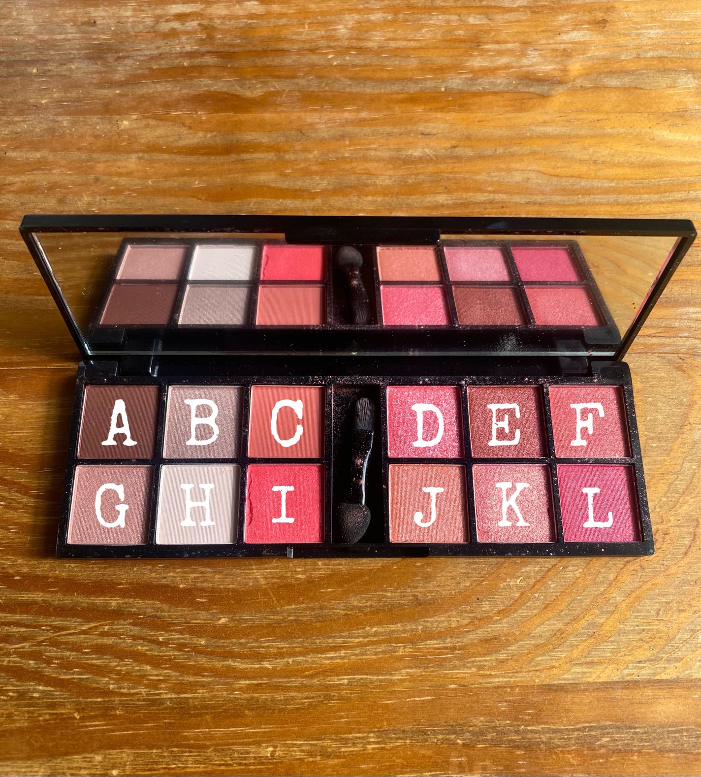 ERIKA on LIPS 「雑誌LARMEの特別付録、EATME×LARMEのアイシャドウ..」(5枚目)