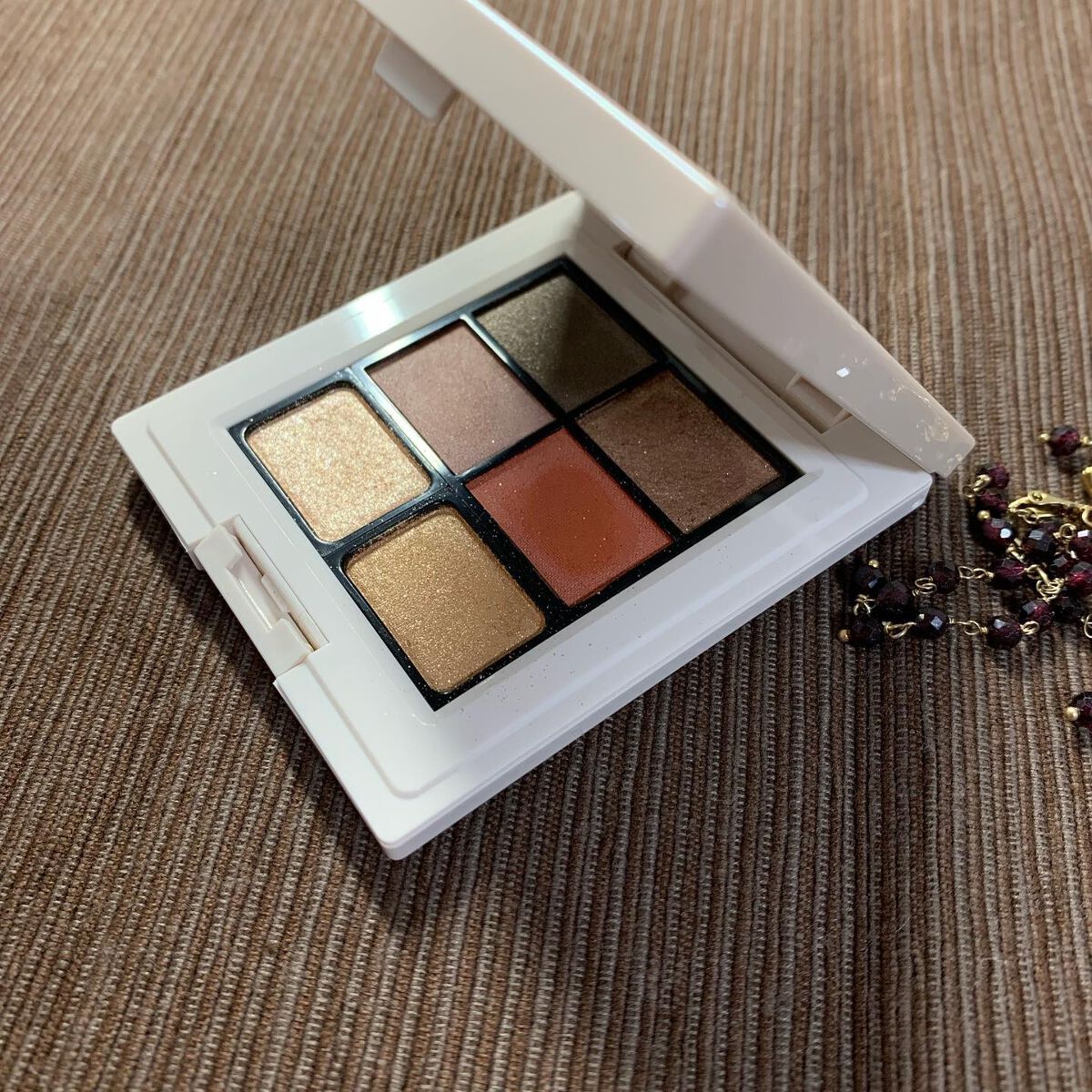 ミネラルクラッシィシャドー2022CF ビタークチュール/エトヴォス/アイシャドウパレットを使ったクチコミ（2枚目）